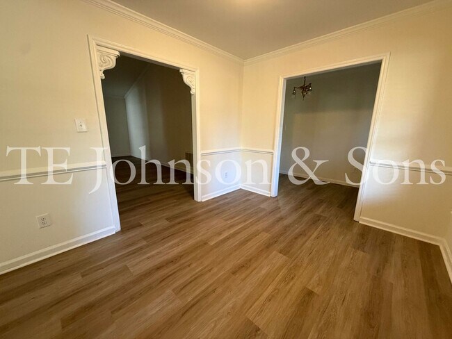 Building Photo - Charming 3-Bedroom Home with Rocking Chair Porch and Screened Back Patio