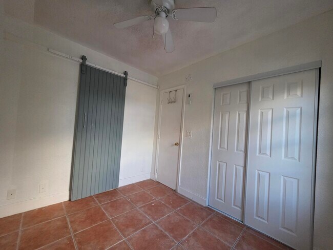 Building Photo - 803 Selkirk St