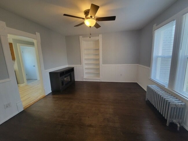 Building Photo - Nice One Bedroom with Small Office
