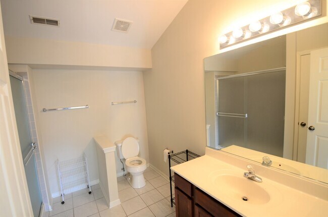 Building Photo - 2843 Rutland Cir