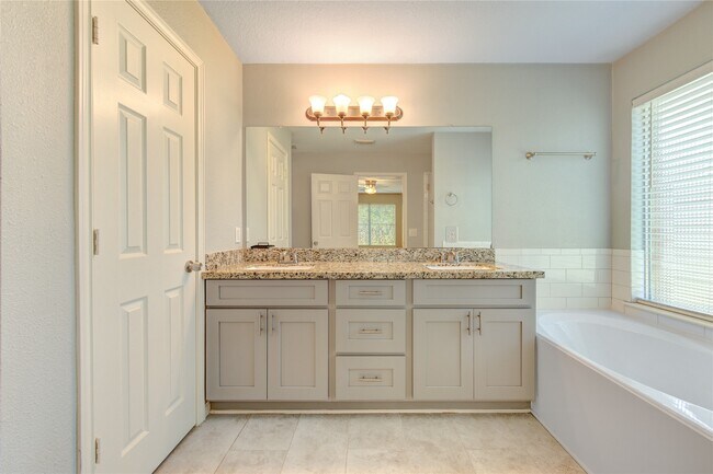 Building Photo - 6323 Canyon Rock Way