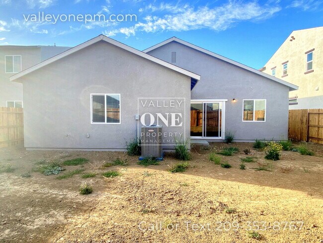 Building Photo - COMING SOON! 4 bedroom, 3 bath, pet-friend...
