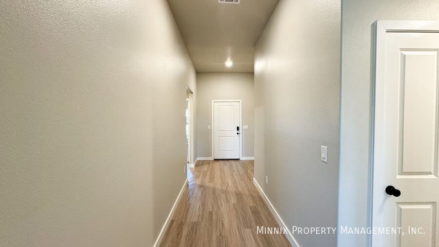 Building Photo - 3407 Bryan Ave