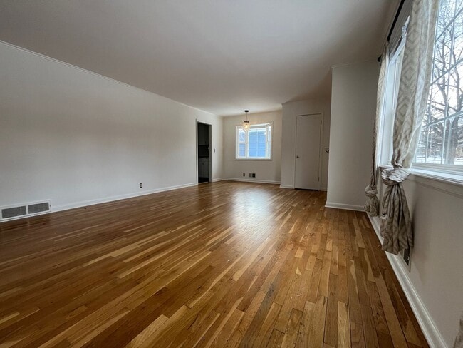 Building Photo - 310 30th St