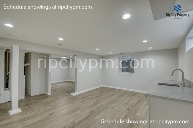 Building Photo - 2521 SE 64th Ave