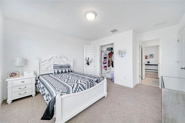Building Photo - Stunning Fully Furnished 4 Bed Home with Resort-Style Community Amenities