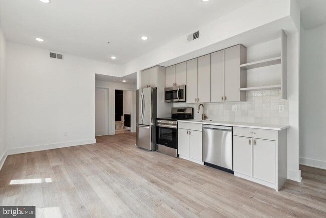 Building Photo - 367 W Hortter St