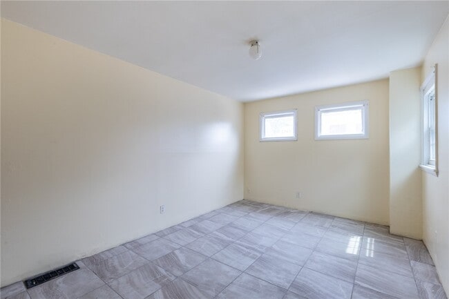 Building Photo - 675 S Clinton Ave