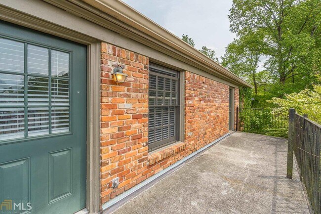 Building Photo - 3097 Colonial Way