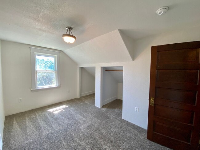 Building Photo - $2,200 - 4 Bed / 3 Bath Beautiful Home in ...