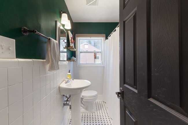 Building Photo - Beautifully Updated Home in Vibrant Atlanta Neighborhood