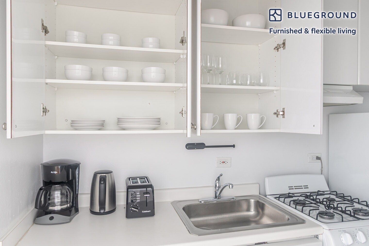 Building Photo - 330 E 46th St