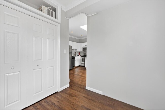 Building Photo - 354 1st St