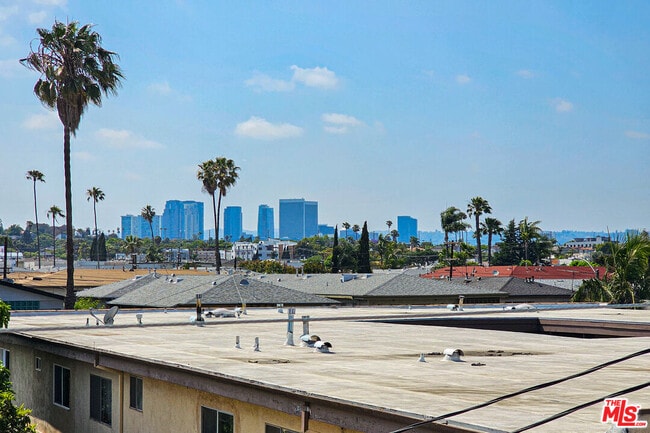 Building Photo - 2057 1/2 S Garth Ave