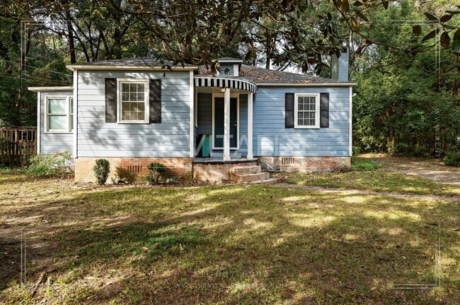 Primary Photo - Updated 2 Bed 1 Bath Cottage in Established Neighborhood!