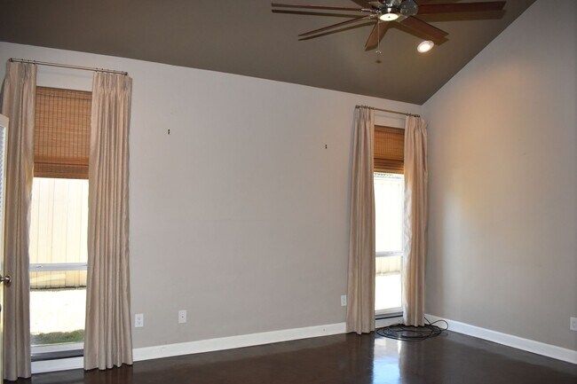 Building Photo - 2307 Autumn Oaks Trail