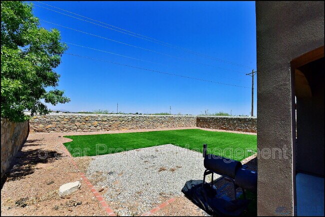 Building Photo - 3741 Loma Adriana