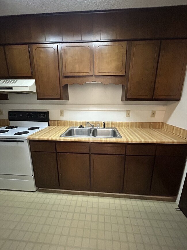 Building Photo - Apartment For Rent