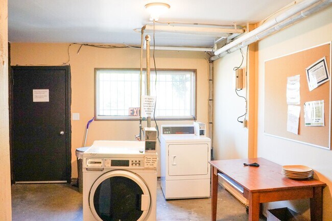 Building Photo - Great Mid-Century 1-Bdr w Dishwasher, Community Lawns + Pets OK!