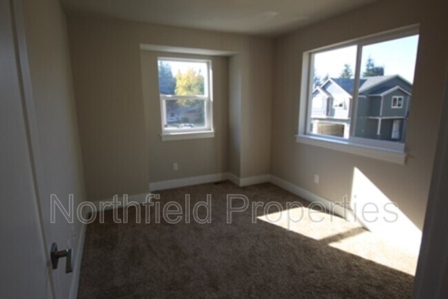 Building Photo - 4857 100th St NE