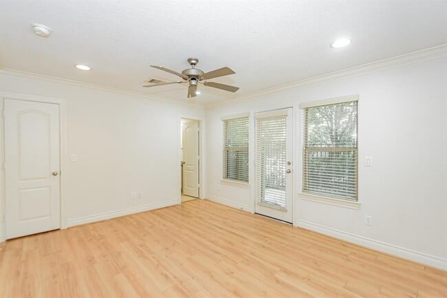 Building Photo - 5514 Crooms St