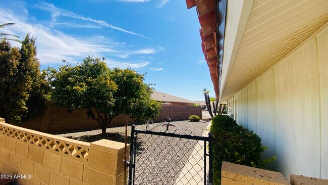 Building Photo - 20025 N Mustang Ct