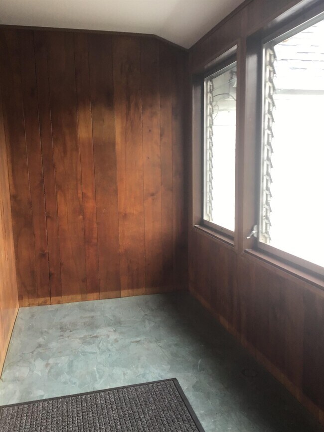 Building Photo - 132 Pine St