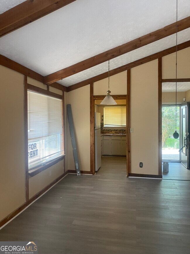 Building Photo - 8574 Creekwood Way