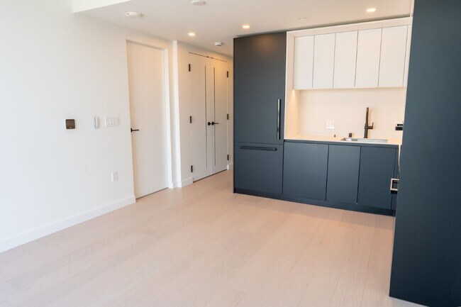 Building Photo - 2Bd/2Ba Seattle Condo