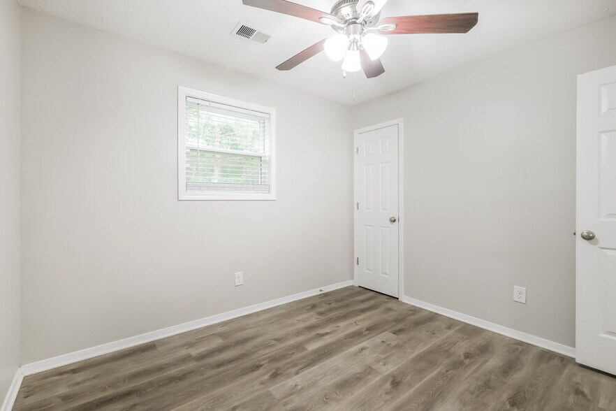 Building Photo - 140 Birch Rill Dr