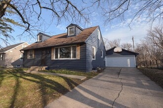 Building Photo - Updated 5 Bed, 2 Bath Home Near Churchill Elementary Available Now