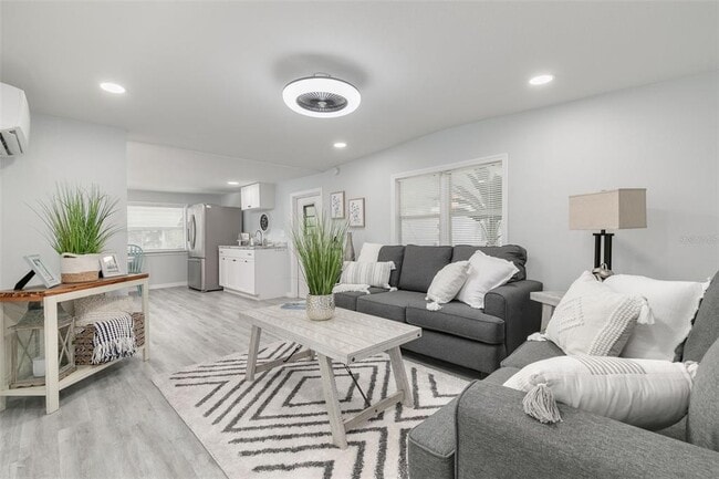 Building Photo - 7815 Greenlawn Dr