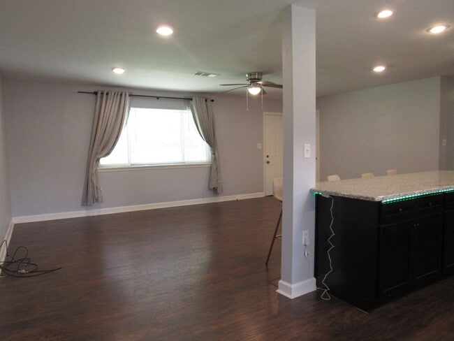 Building Photo - 2912 Hwy 319 W