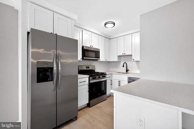 Building Photo - 922 24th St NW