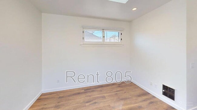 Building Photo - 39 N Laurel St