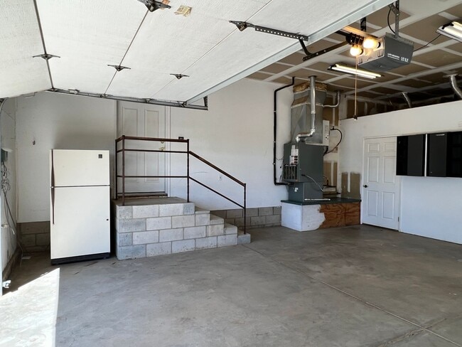 Building Photo - BEAUTIFUL Mountain Home