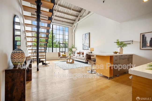 Building Photo - 1018 4th Ave