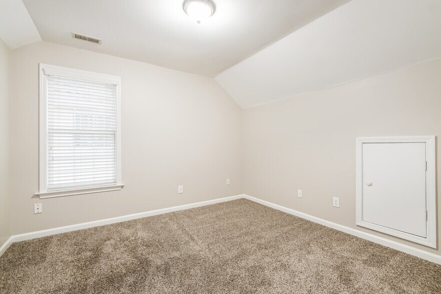 Building Photo - 125 Pearson Place