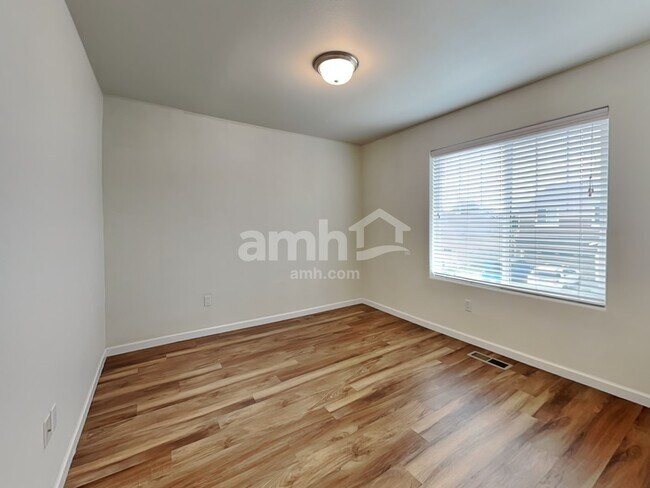 Building Photo - 9011 NE 165th Ave