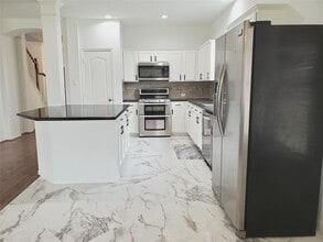 Building Photo - 18819 Knobby Oaks Pl