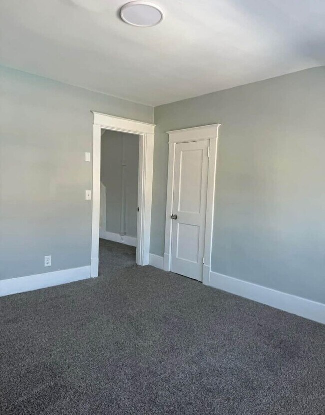 Building Photo - Remodeled two bedroom gem!