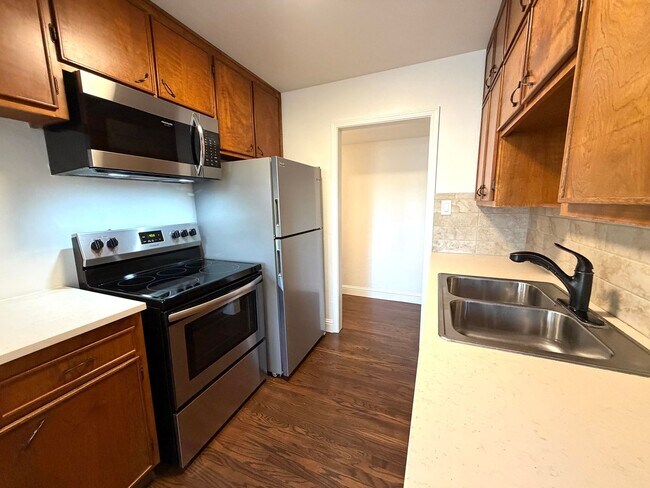 Building Photo - Charming 3-Bed, 1-Bath West Sacramento Home – Updated with Solar!