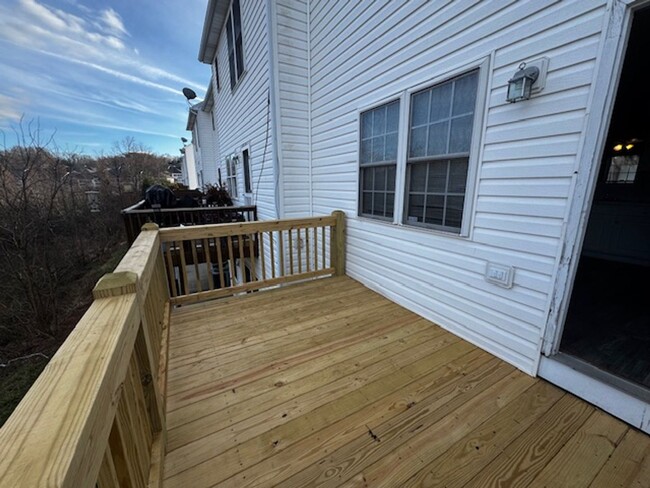 Building Photo - Wyndhurst Neighborhood with Finished Basement