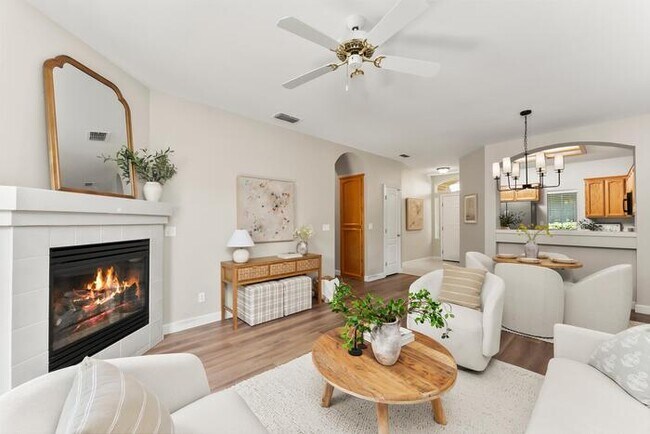 Building Photo - Beautiful 3 Bedroom 2 Bathroom in Gated Community of Folsom, CA!