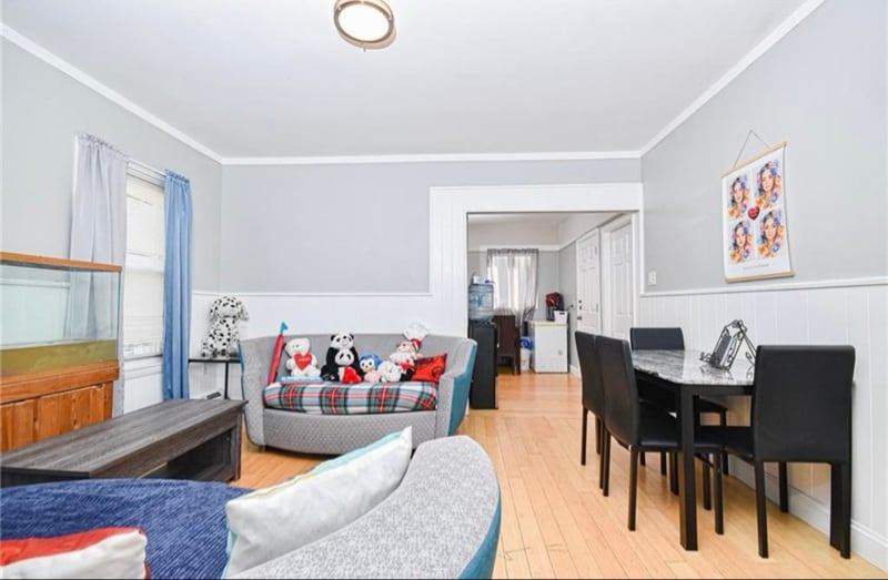 Building Photo - 390 Weeden St