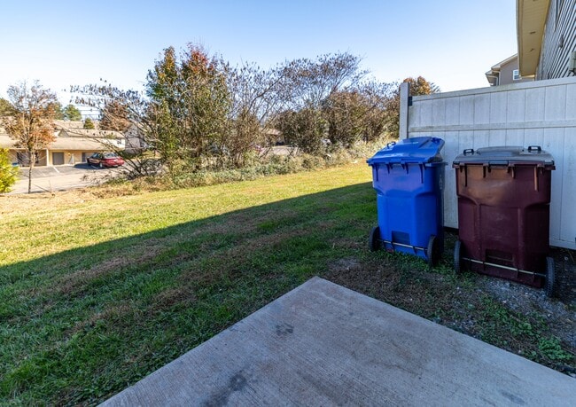 Building Photo - 936 Warrior Hill Dr