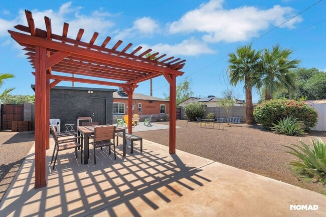 Building Photo - Charming 2BR House in Phoenix