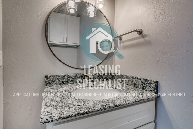 Building Photo - AMAZING NORMAN HOME AVAILABLE TO PRE-LEASE...