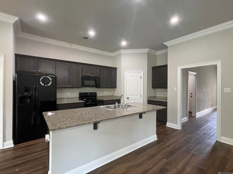 Building Photo - 1303 Hickory Creek Dr