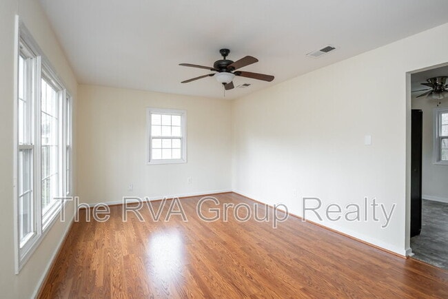 Building Photo - 8907 Huntingcreek Terrace